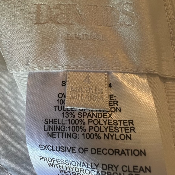 Lovely David’s Bridal Wedding Gown, Ivory, Size 4 - Picture 8 of 10